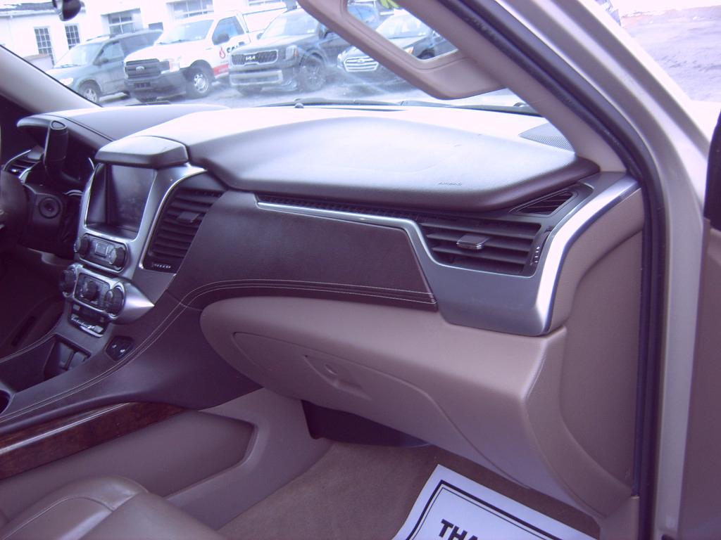 Chevrolet Suburban LT 4WD 2017