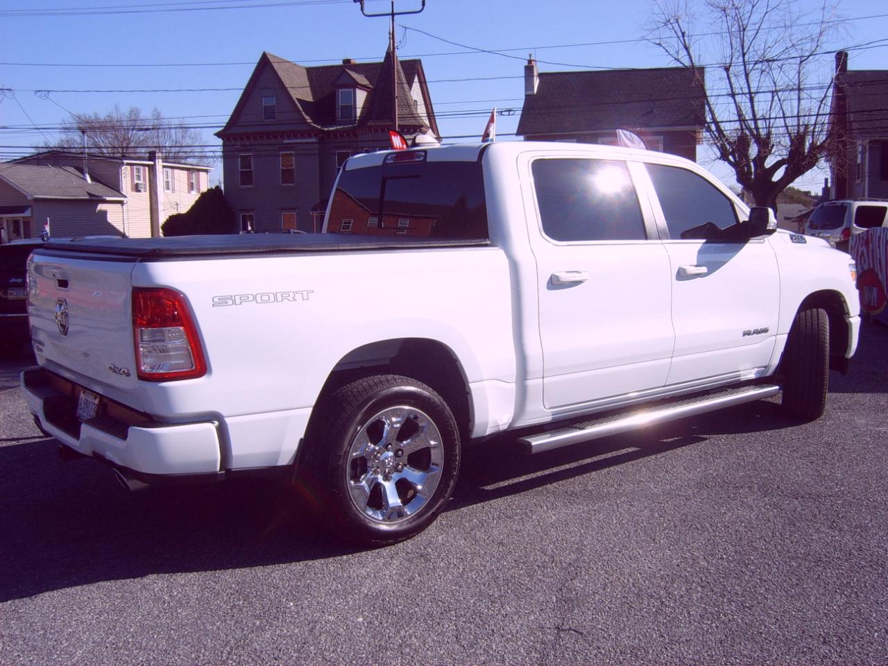 RAM 1500 Big Horn Crew Cab SWB 4WD 2022