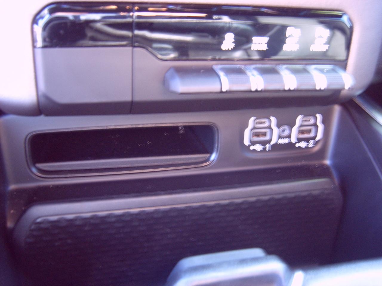 RAM 1500 Big Horn Crew Cab SWB 4WD 2022