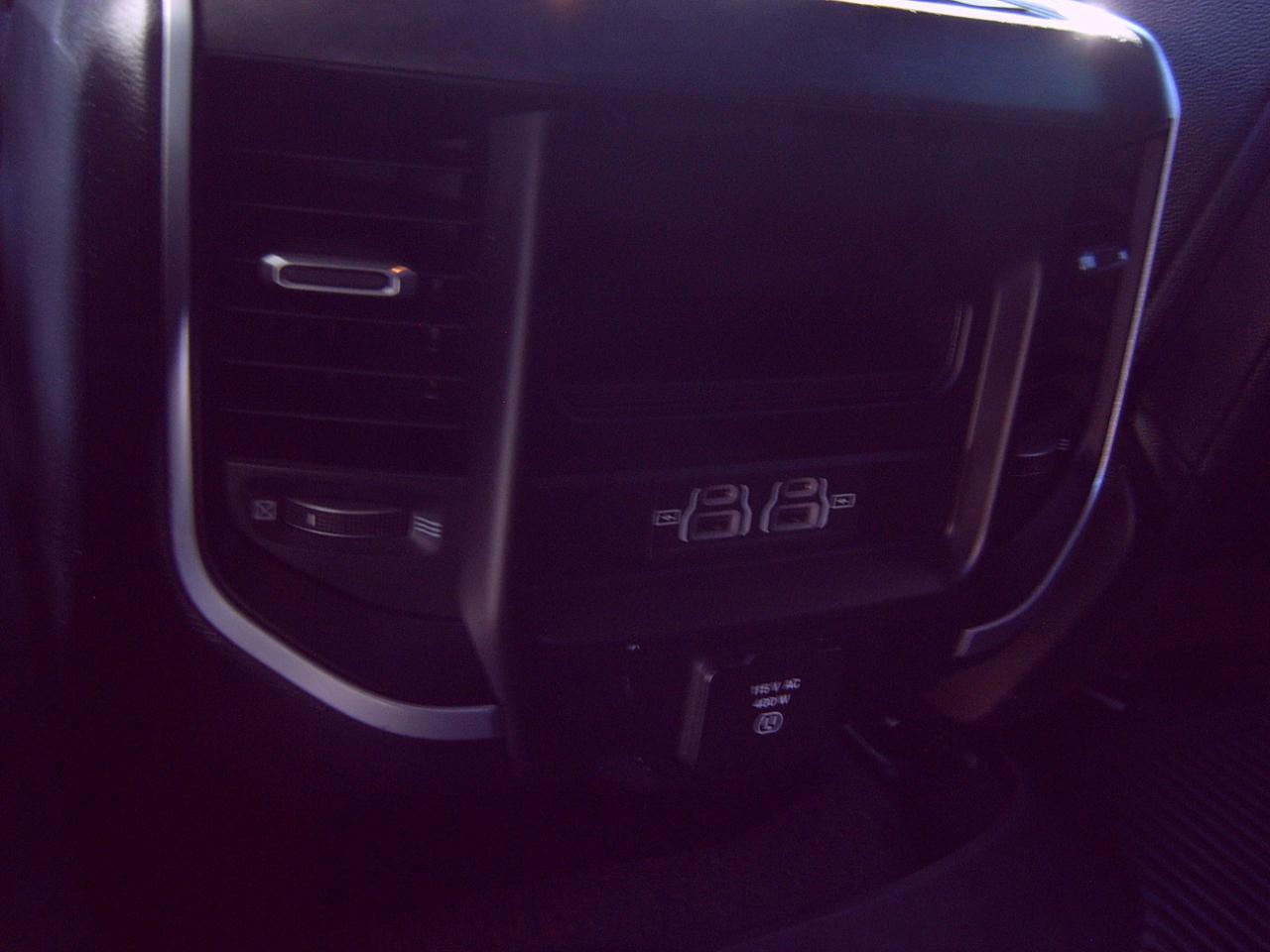 RAM 1500 Big Horn Crew Cab SWB 4WD 2022