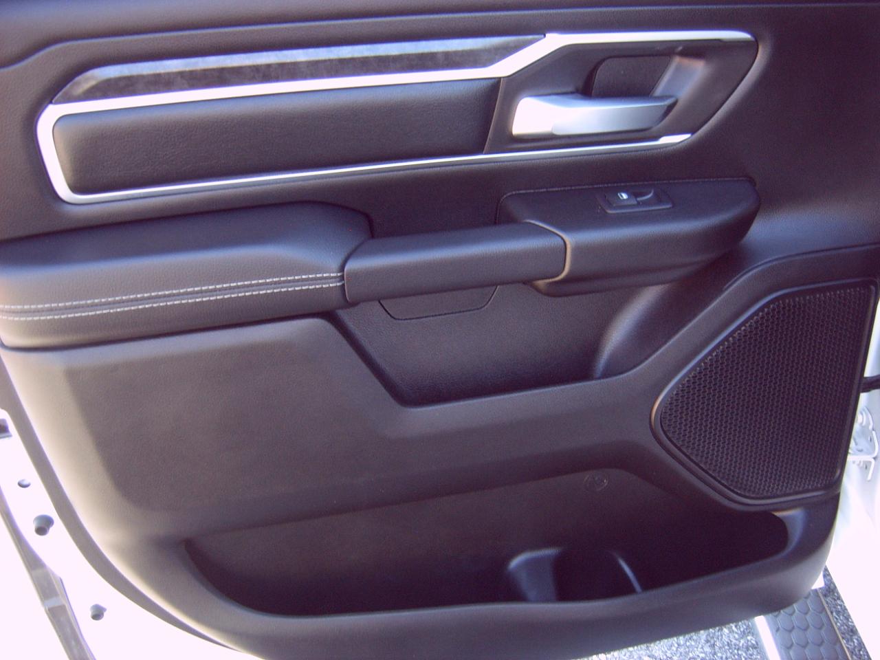 RAM 1500 Big Horn Crew Cab SWB 4WD 2022