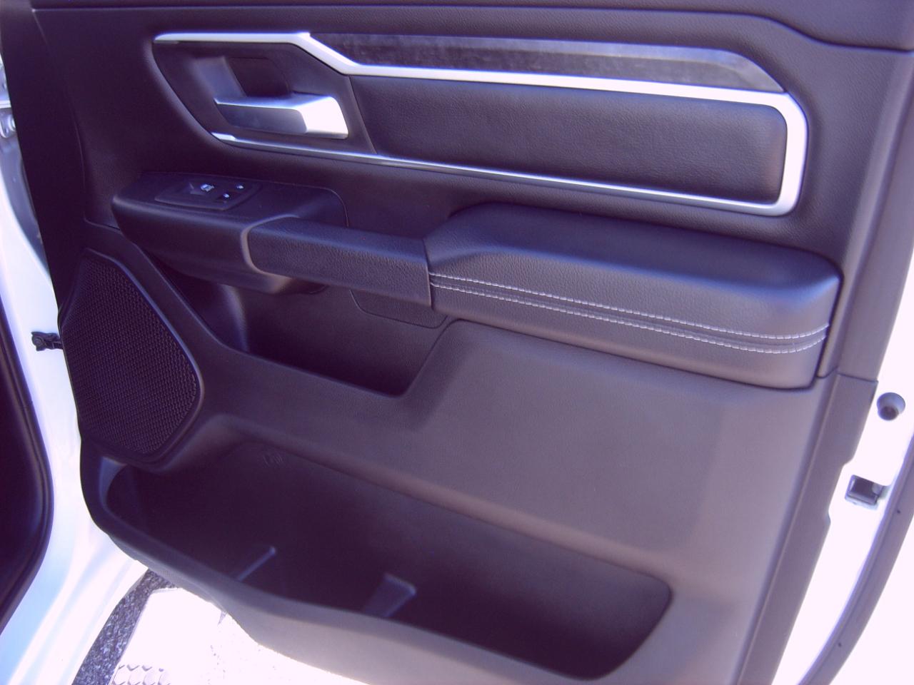 RAM 1500 Big Horn Crew Cab SWB 4WD 2022