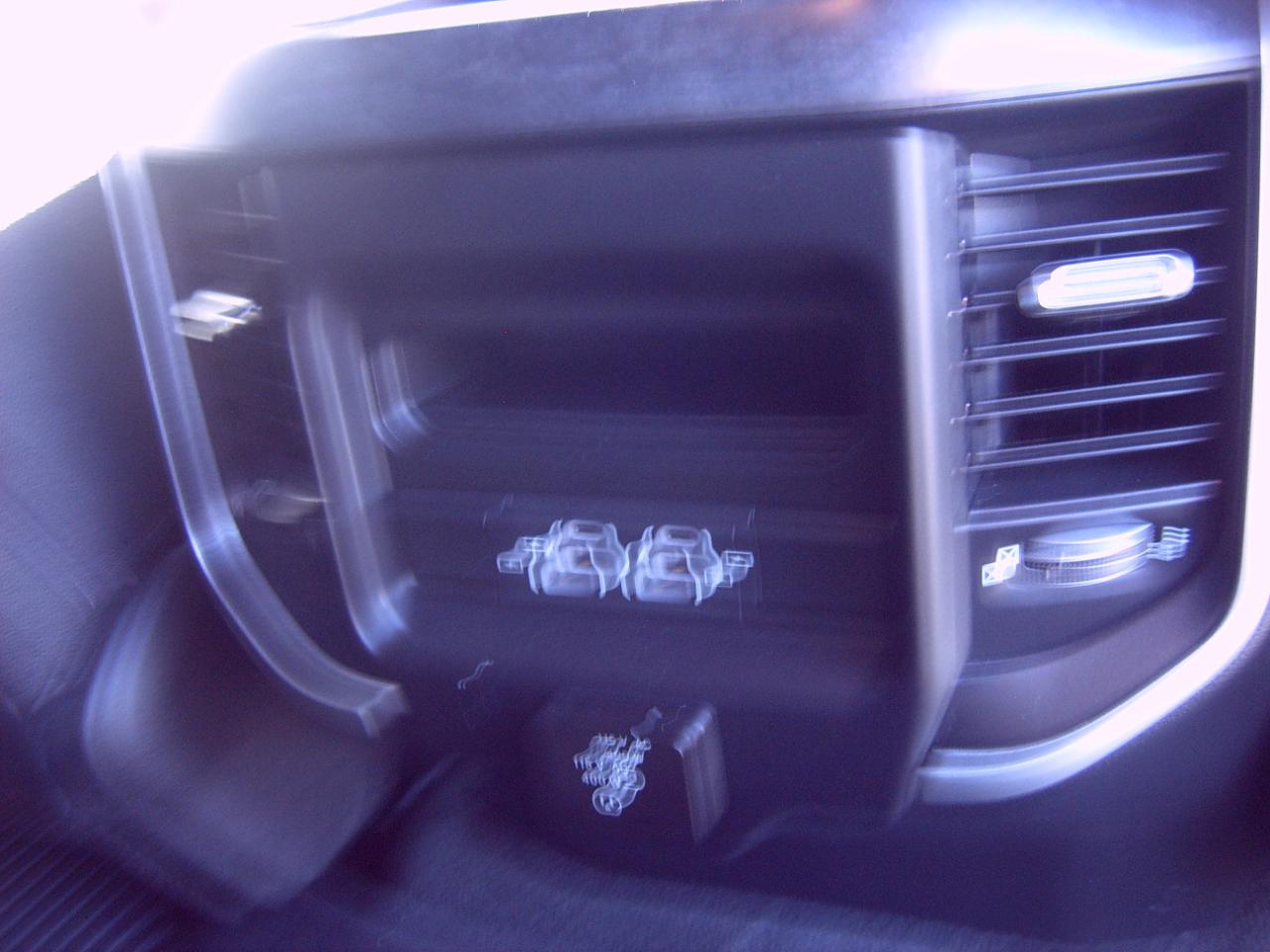 RAM 1500 Big Horn Crew Cab SWB 4WD 2022