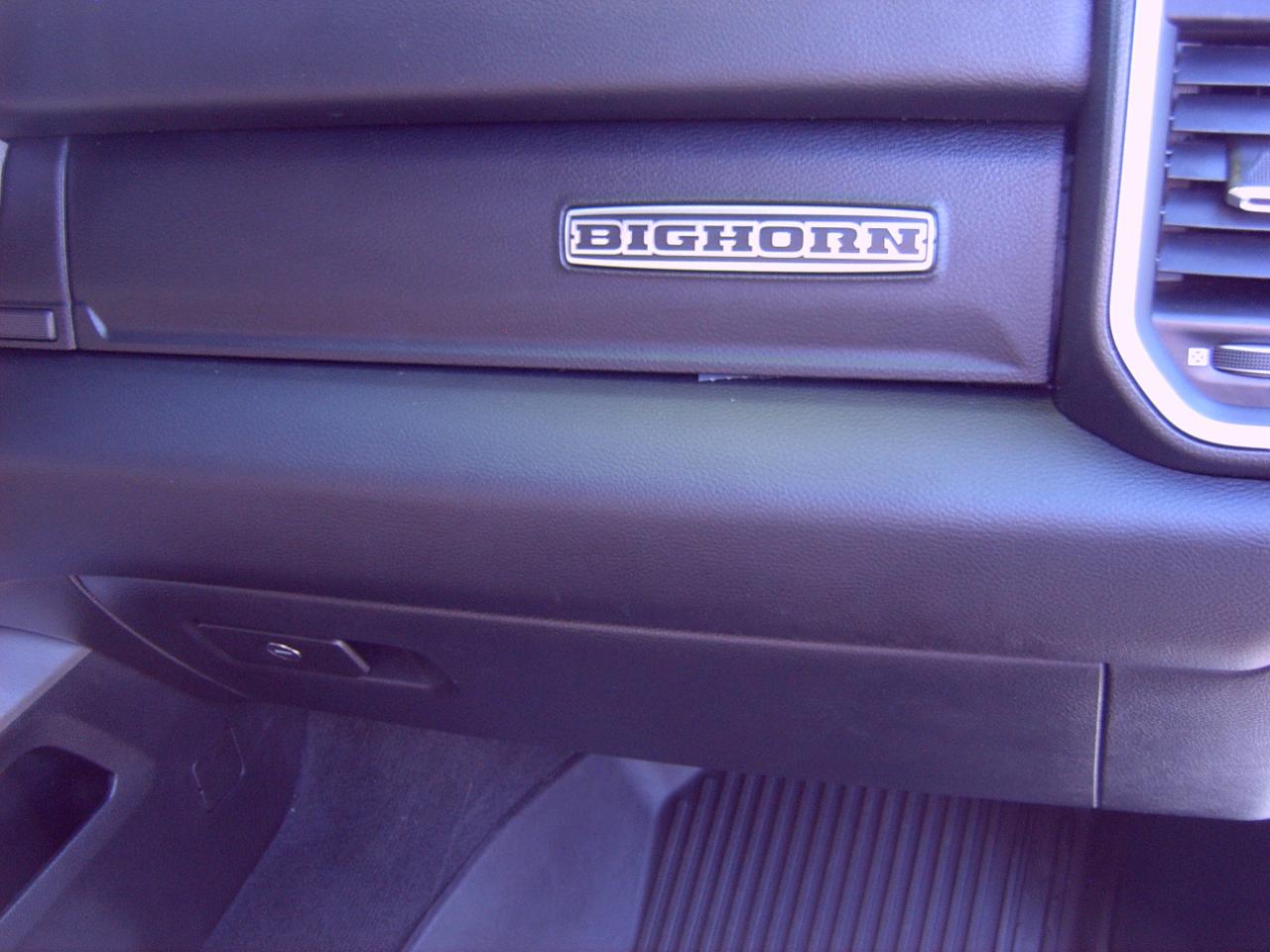 RAM 1500 Big Horn Crew Cab SWB 4WD 2022