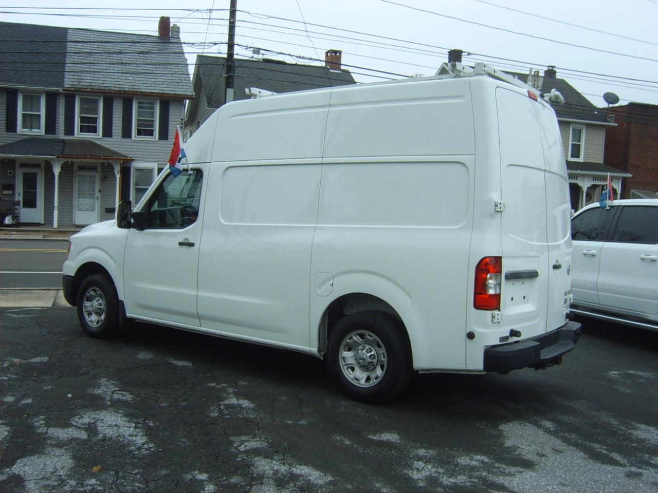 Nissan NV Cargo 2500 HD SV V8 High Roof 2016