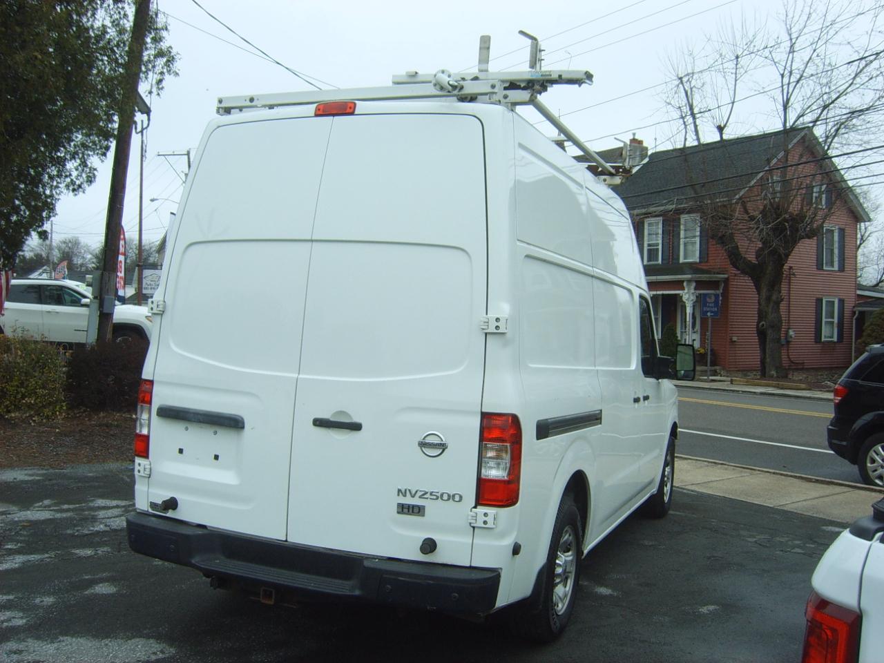Nissan NV Cargo 2500 HD SV V8 High Roof 2016