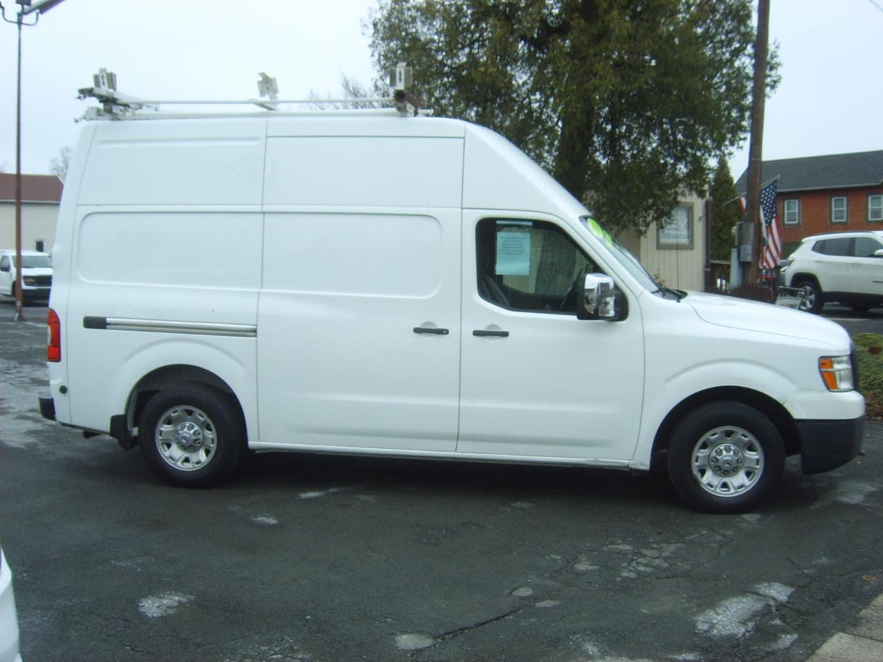 Nissan NV Cargo 2500 HD SV V8 High Roof 2016
