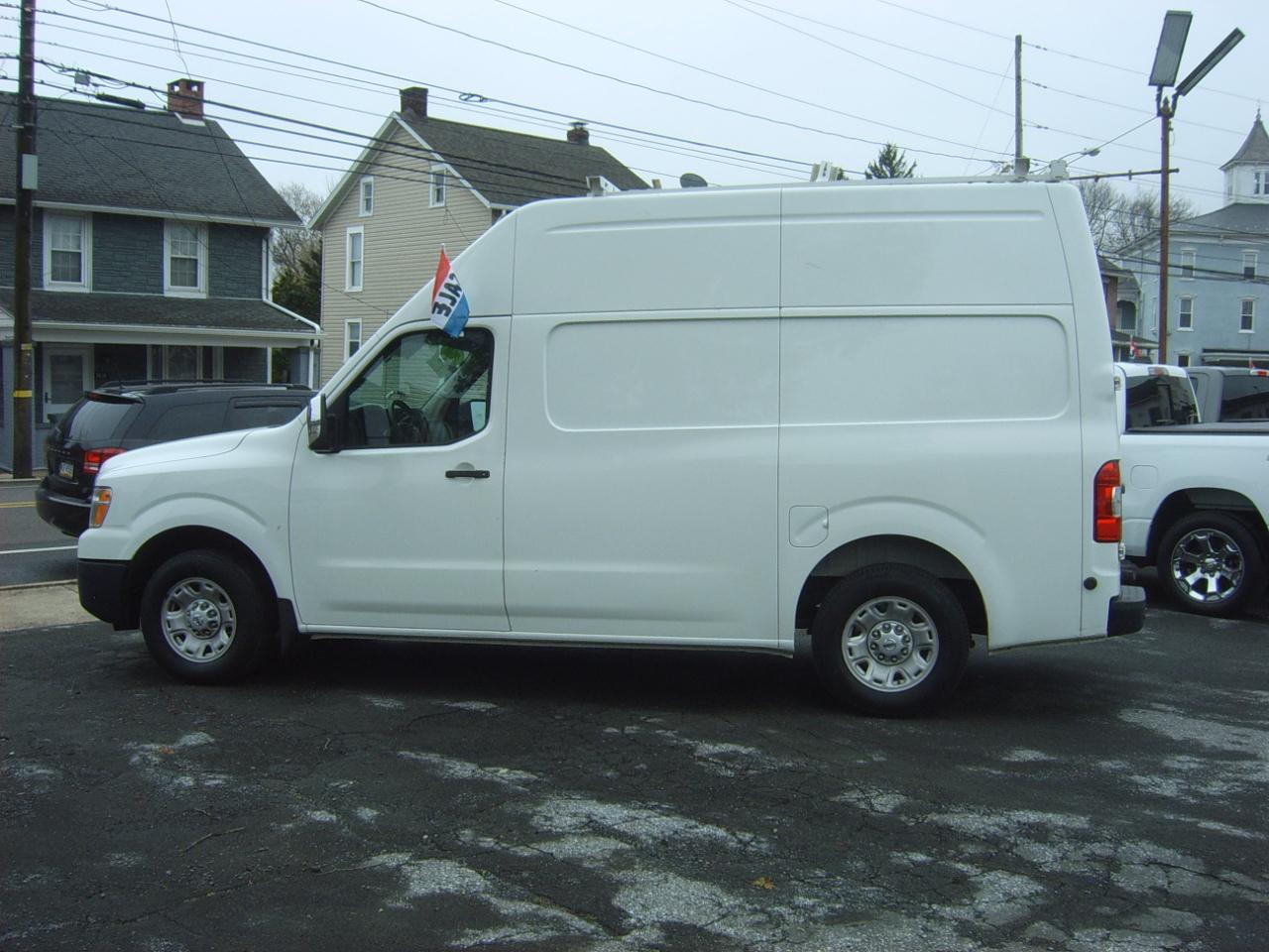 Nissan NV Cargo 2500 HD SV V8 High Roof 2016