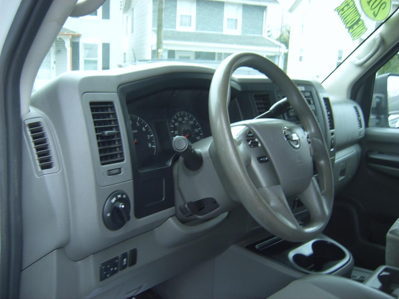 Nissan NV Cargo 2500 HD SV V8 High Roof 2016