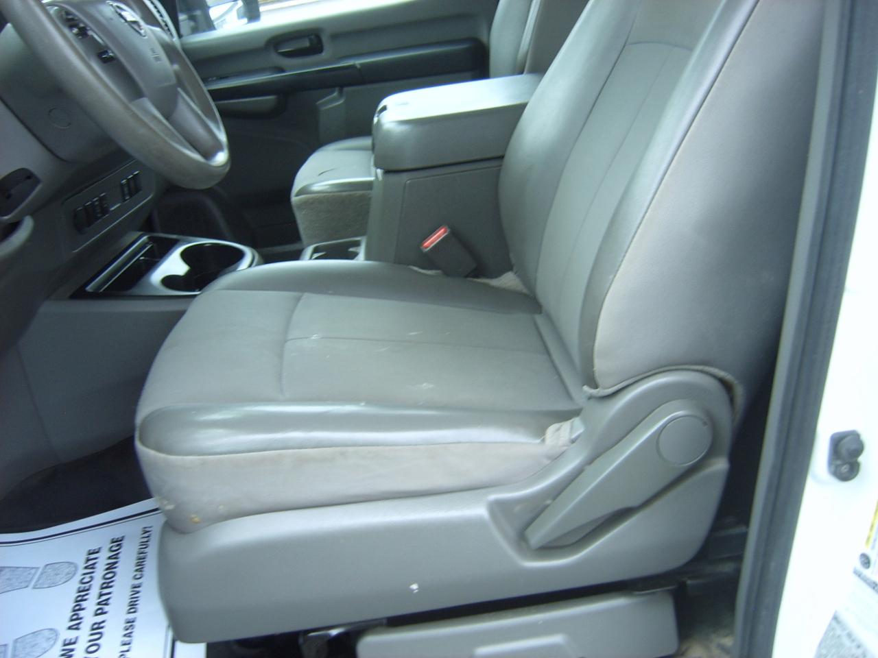 Nissan NV Cargo 2500 HD SV V8 High Roof 2016