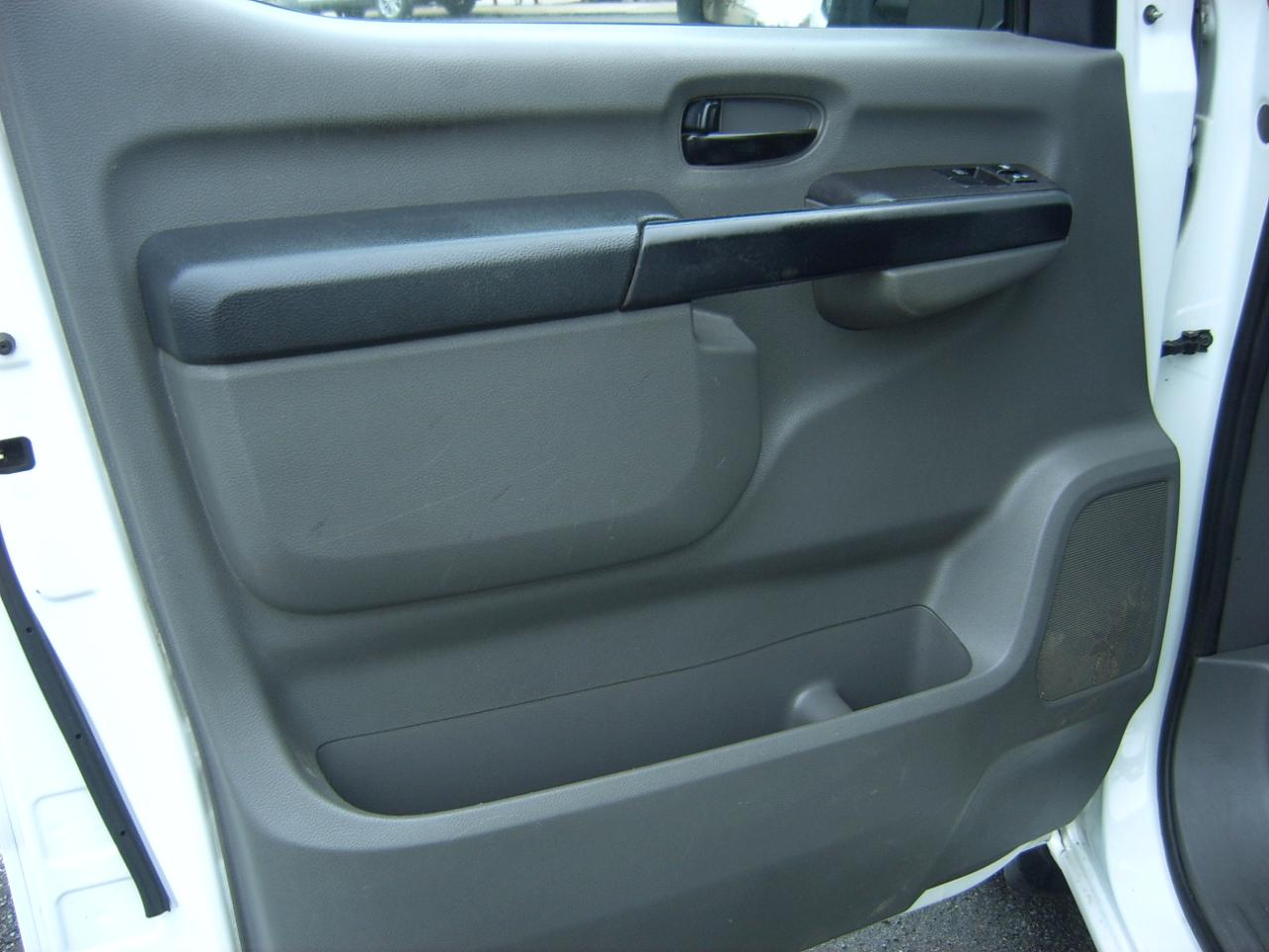 Nissan NV Cargo 2500 HD SV V8 High Roof 2016