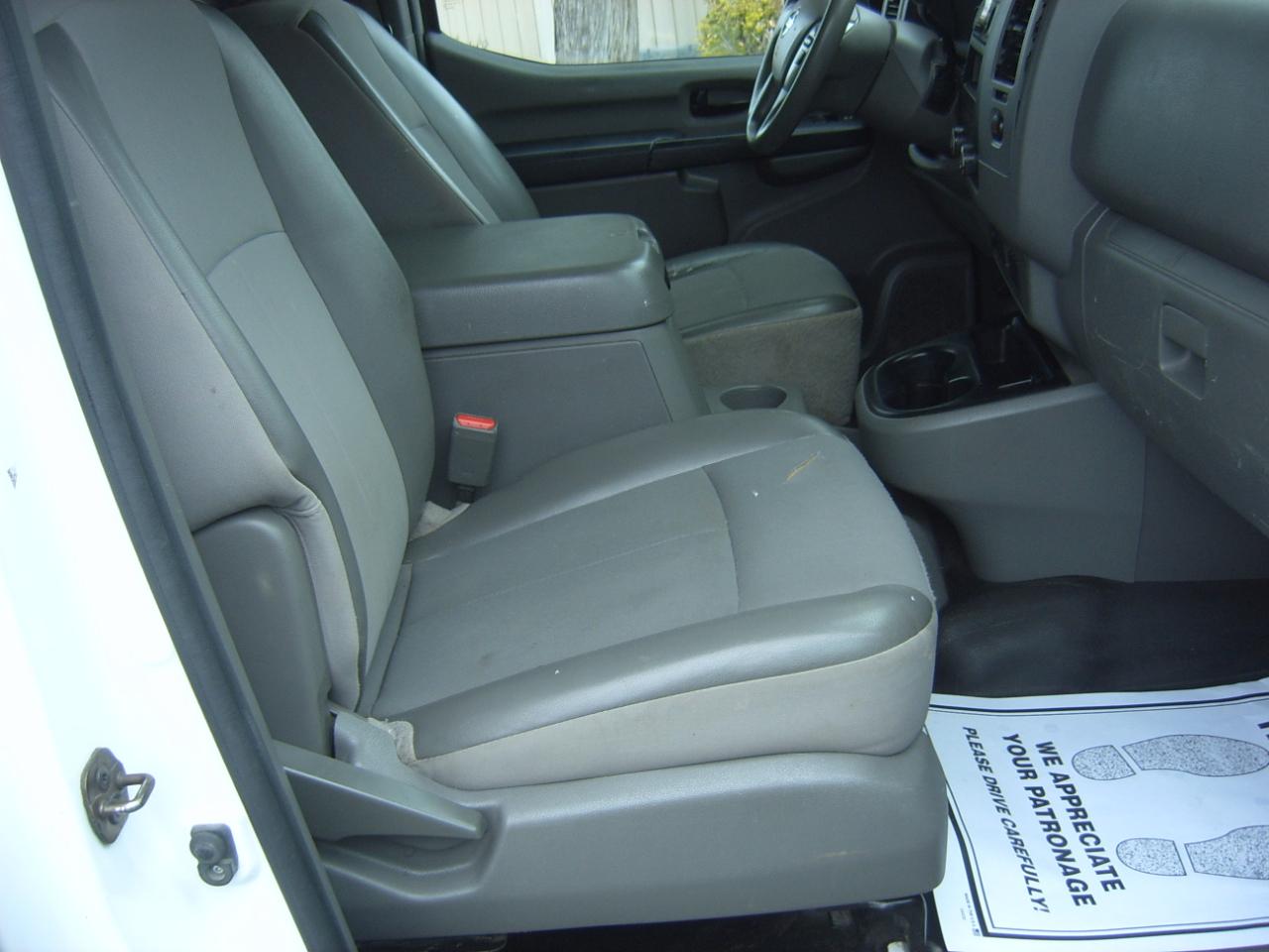 Nissan NV Cargo 2500 HD SV V8 High Roof 2016