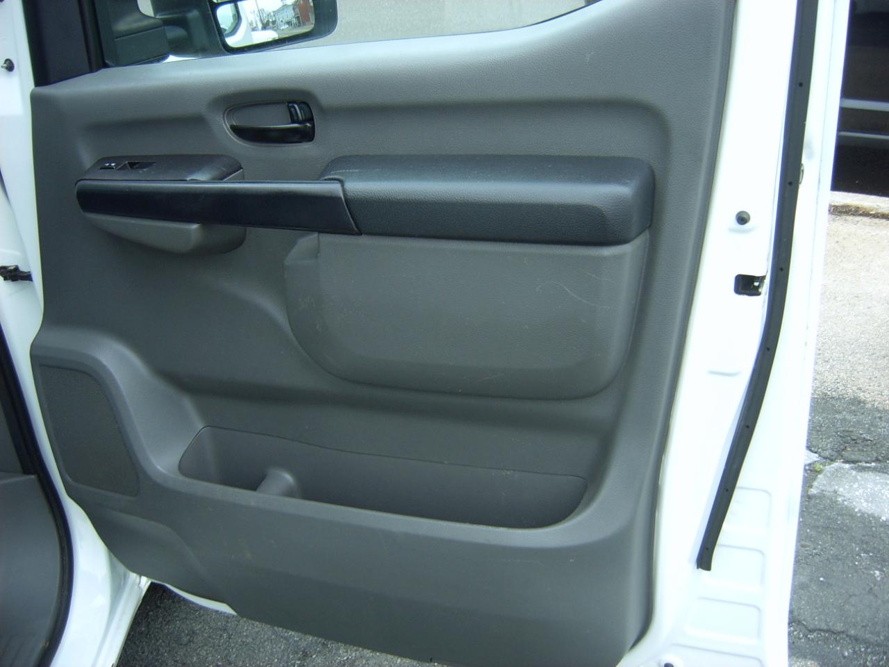 Nissan NV Cargo 2500 HD SV V8 High Roof 2016