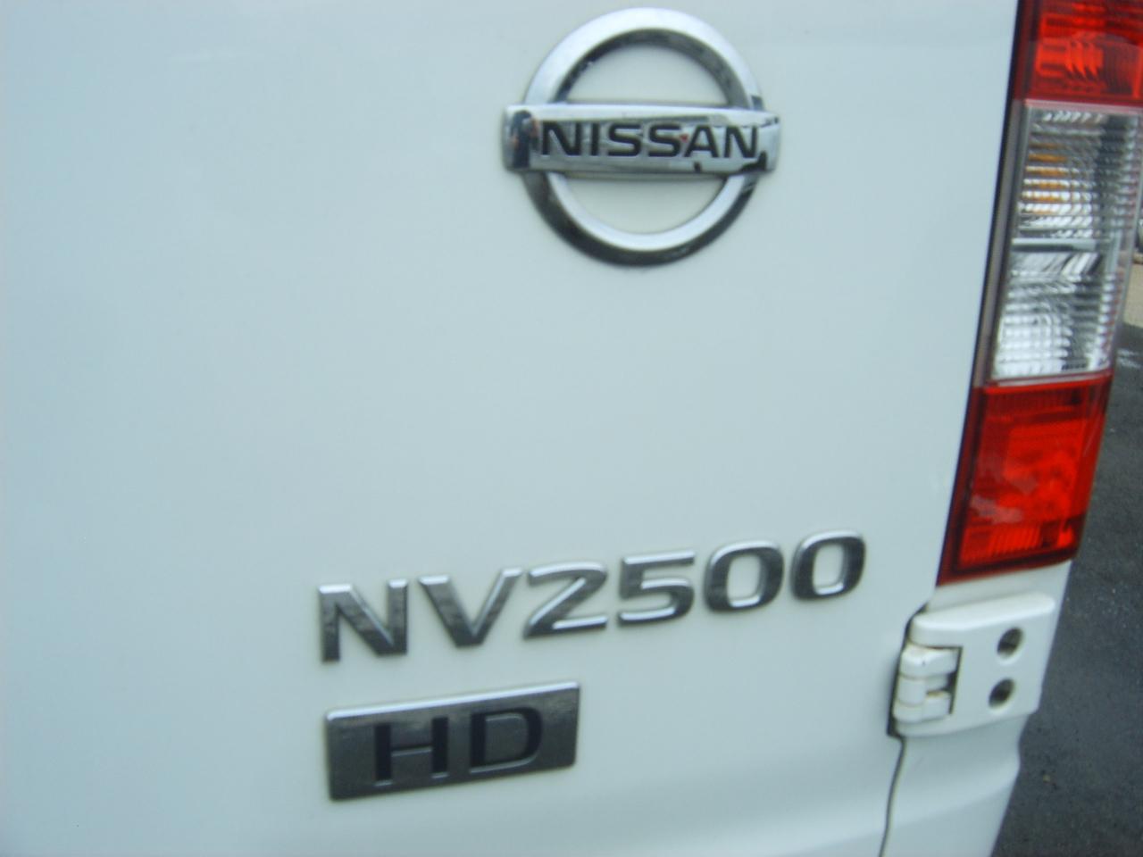 Nissan NV Cargo 2500 HD SV V8 High Roof 2016