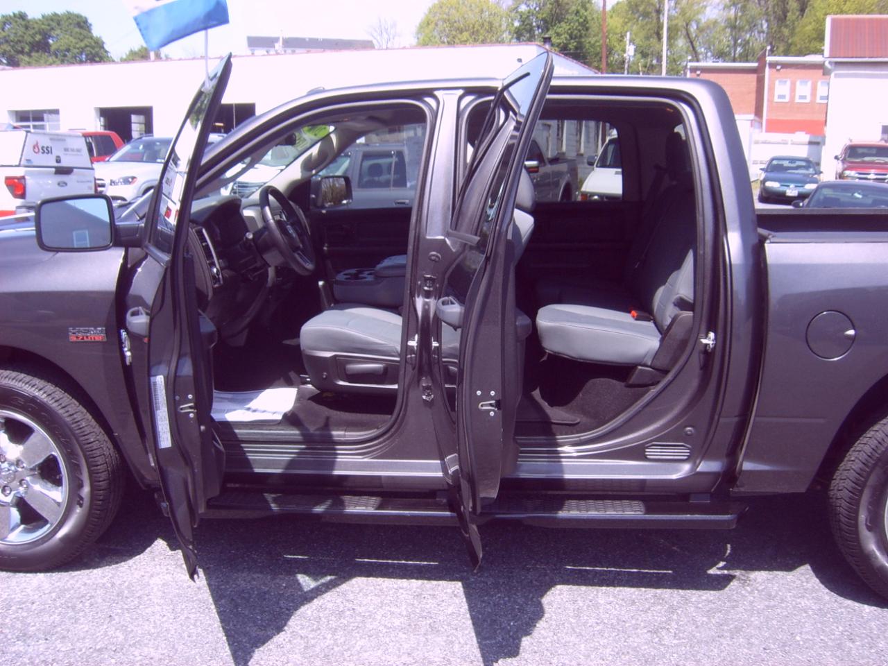 RAM 1500 Classic Tradesman Crew Cab SWB 4WD 2019