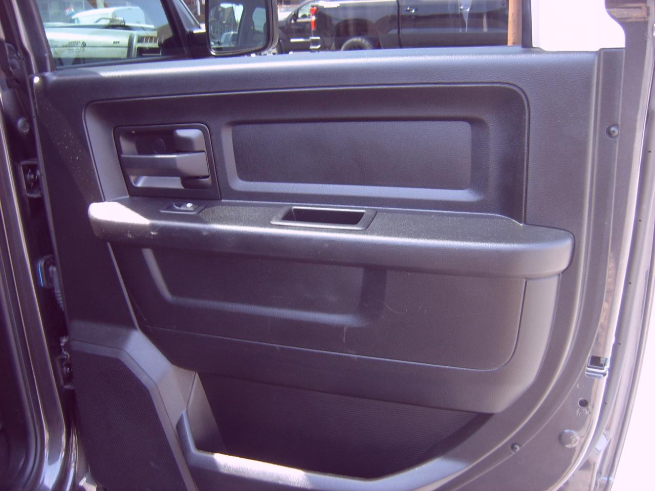 RAM 1500 Classic Tradesman Crew Cab SWB 4WD 2019