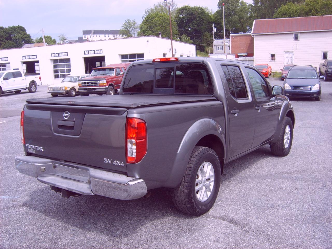 Nissan Frontier SV Crew Cab 5AT 4WD 2016