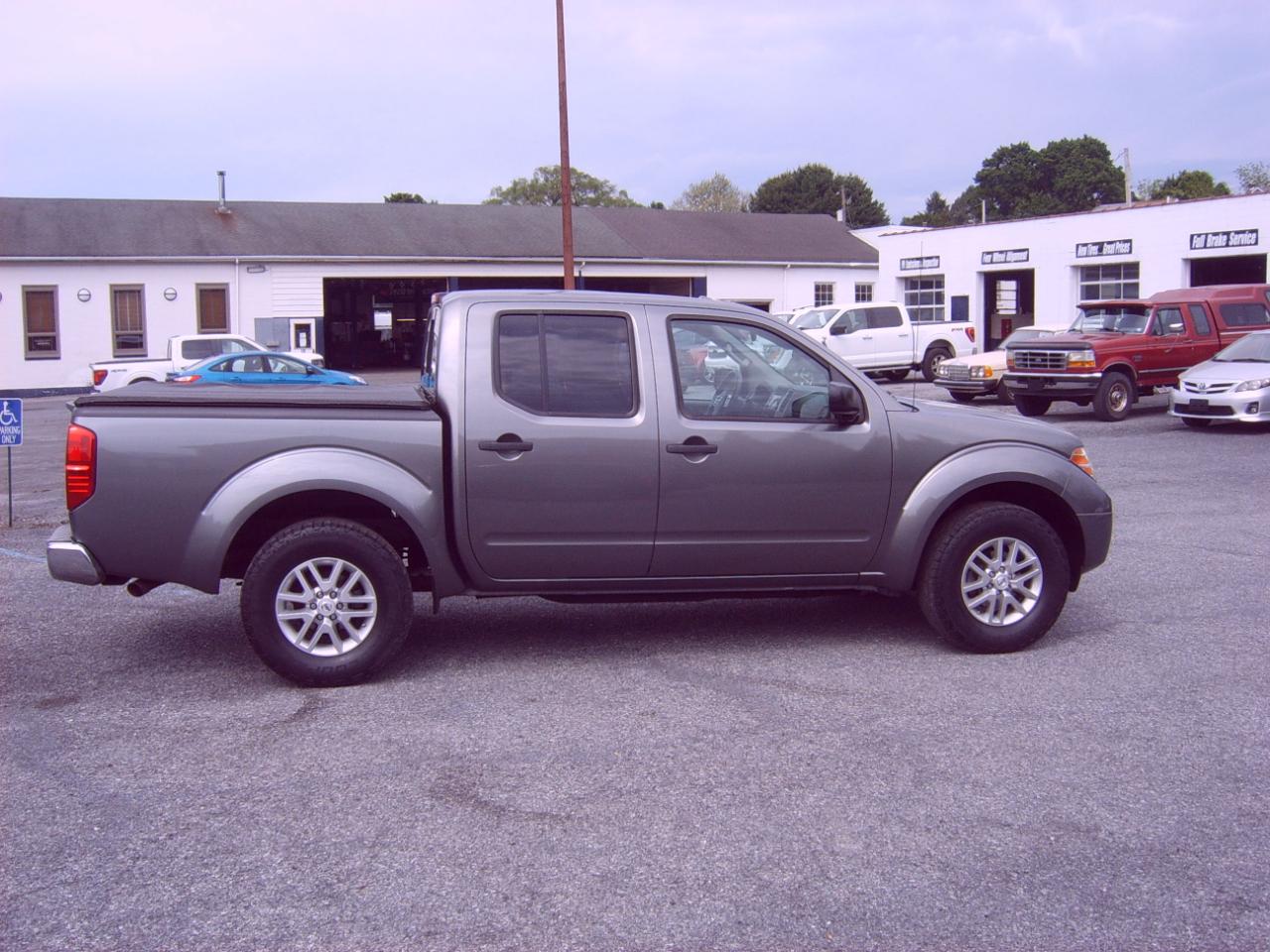 Nissan Frontier SV Crew Cab 5AT 4WD 2016