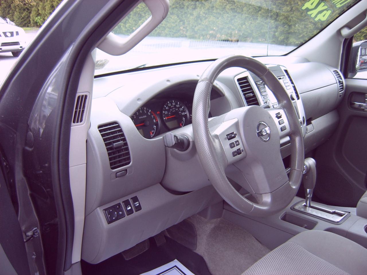 Nissan Frontier SV Crew Cab 5AT 4WD 2016