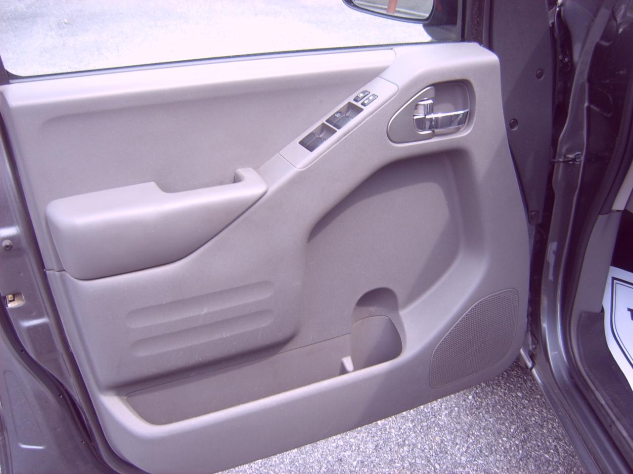 Nissan Frontier SV Crew Cab 5AT 4WD 2016