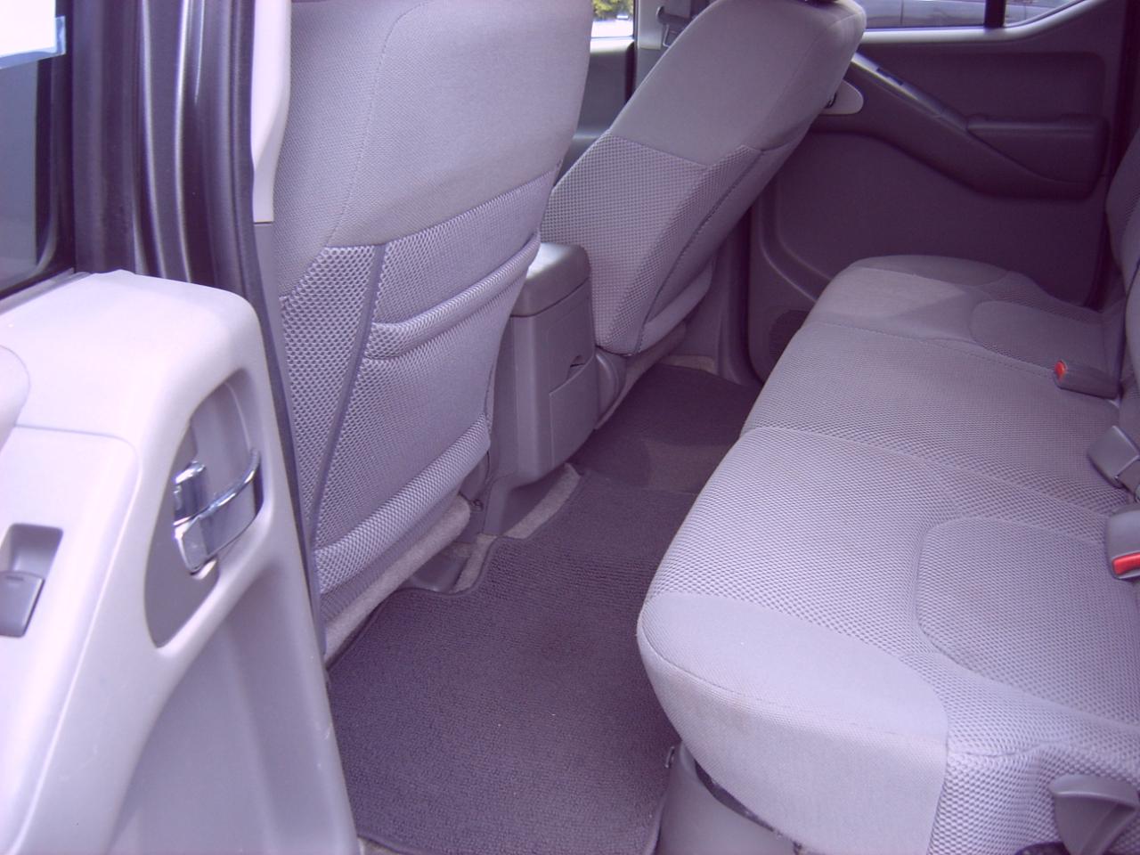 Nissan Frontier SV Crew Cab 5AT 4WD 2016
