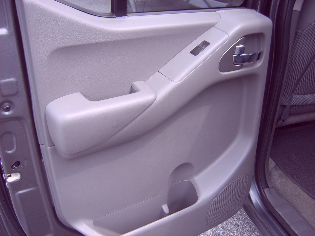 Nissan Frontier SV Crew Cab 5AT 4WD 2016