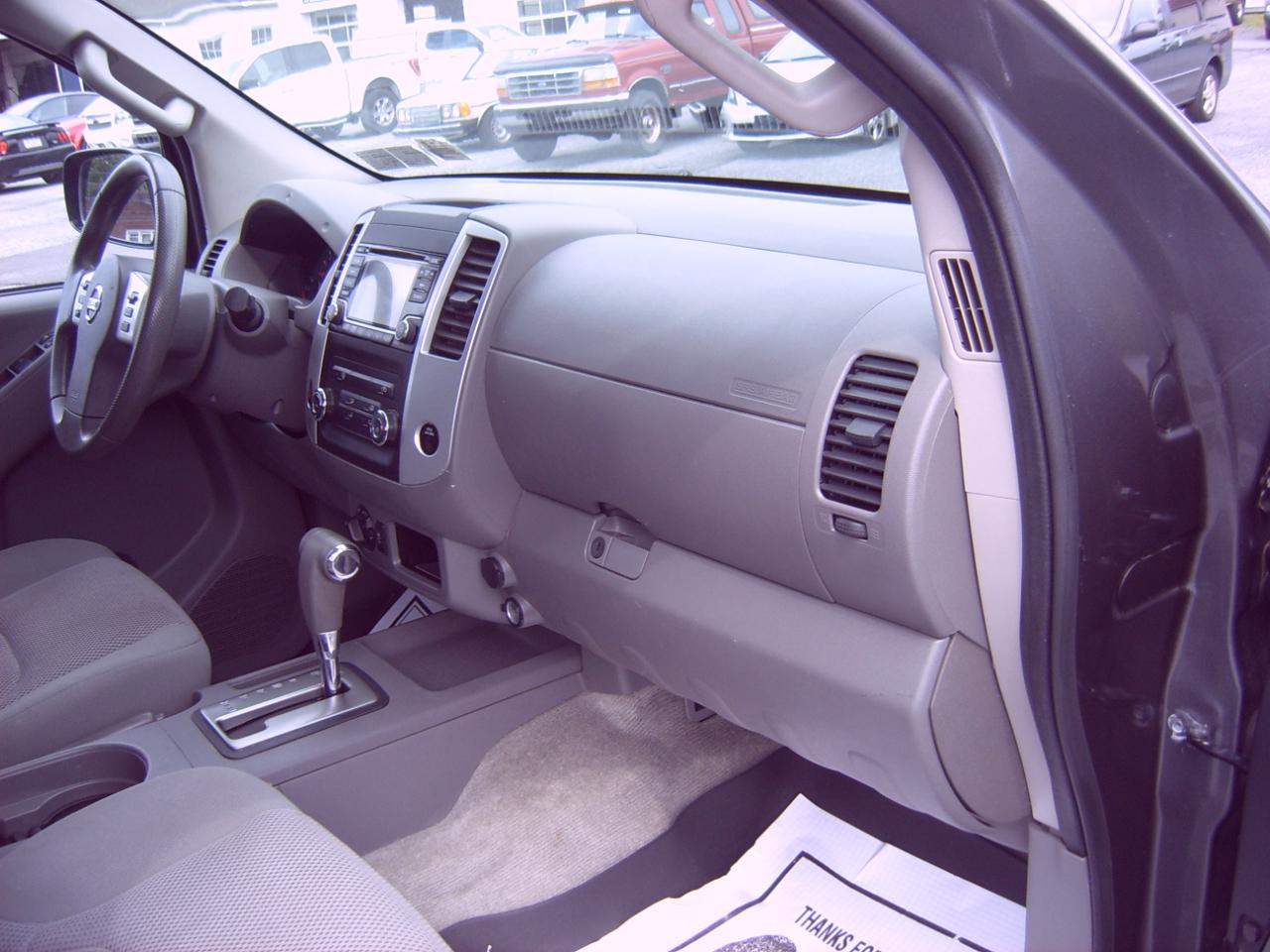 Nissan Frontier SV Crew Cab 5AT 4WD 2016