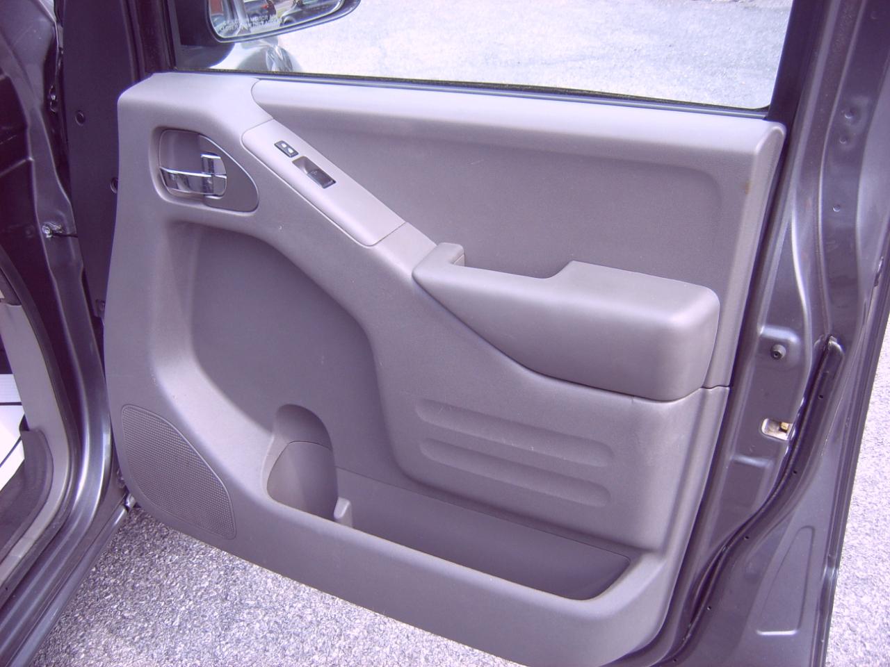 Nissan Frontier SV Crew Cab 5AT 4WD 2016