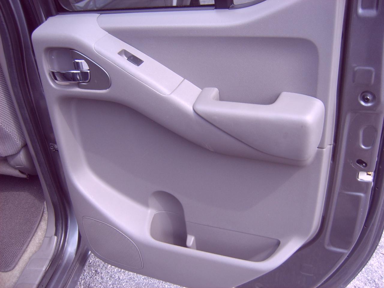 Nissan Frontier SV Crew Cab 5AT 4WD 2016