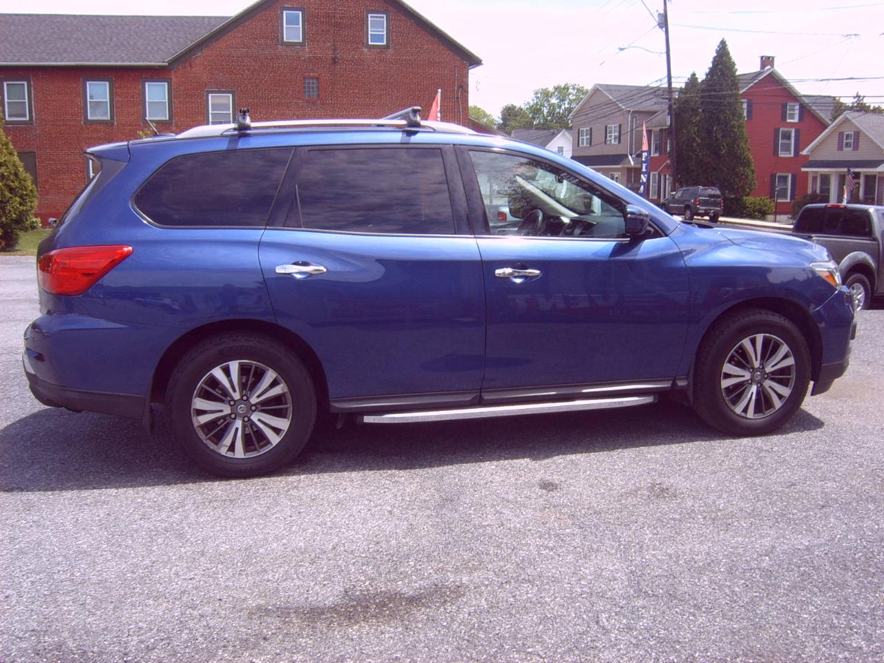 Nissan Pathfinder SV 4WD 2017