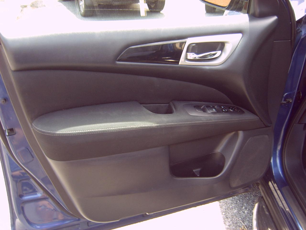 Nissan Pathfinder SV 4WD 2017