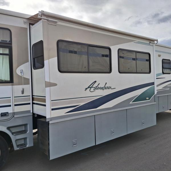 Winnebago Adventurer  2004 Winnebago Adventurer  2004
