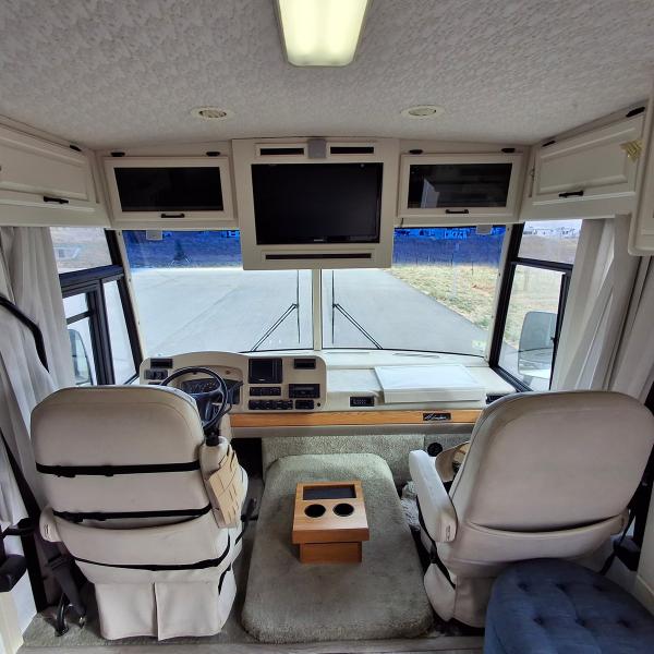 Winnebago Adventurer  2004 Winnebago Adventurer  2004