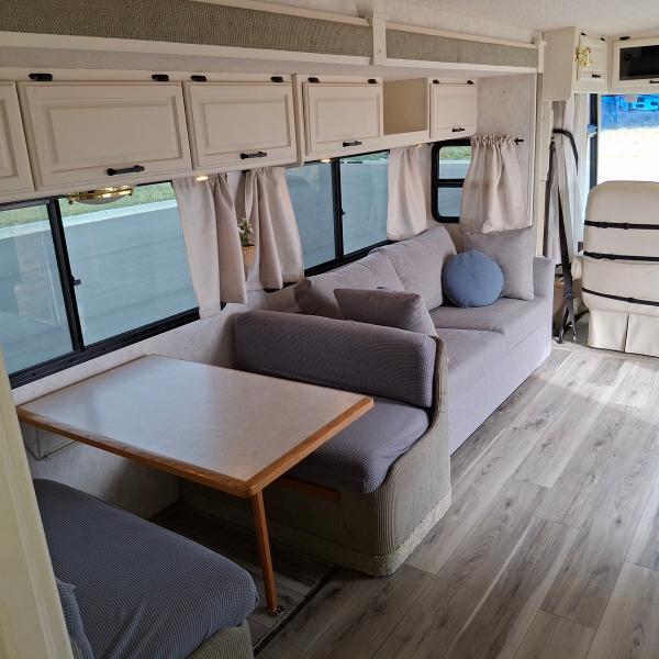 Winnebago Adventurer  2004 Winnebago Adventurer  2004