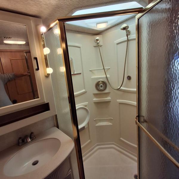 Winnebago Adventurer  2004 Winnebago Adventurer  2004