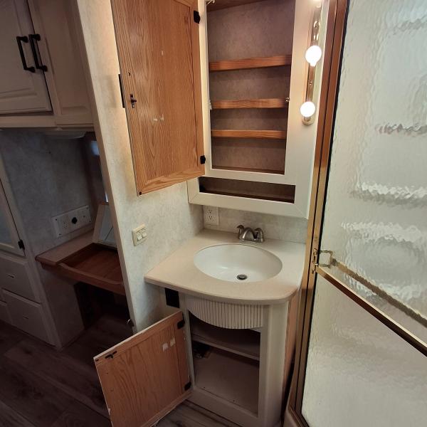 Winnebago Adventurer  2004 Winnebago Adventurer  2004