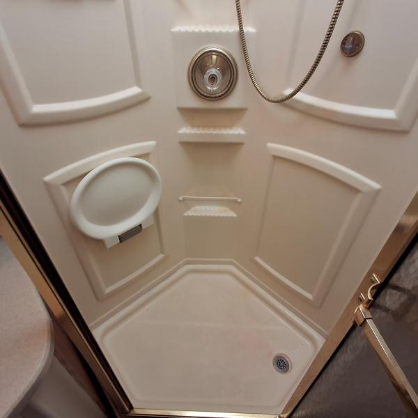 Winnebago Adventurer  2004 Winnebago Adventurer  2004