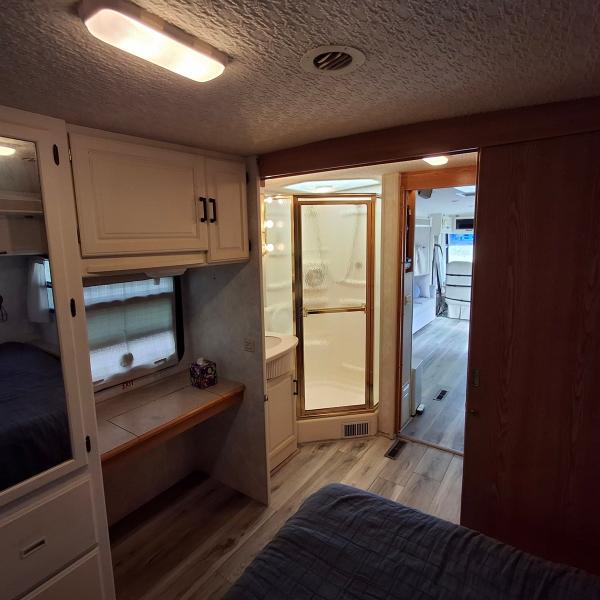 Winnebago Adventurer  2004 Winnebago Adventurer  2004