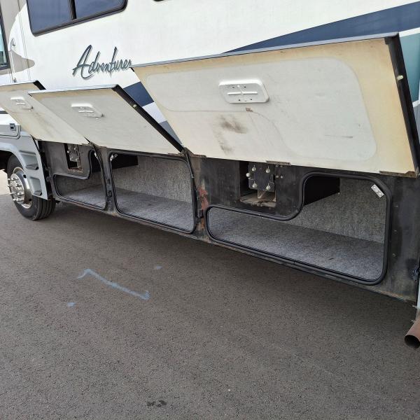 Winnebago Adventurer  2004 Winnebago Adventurer  2004