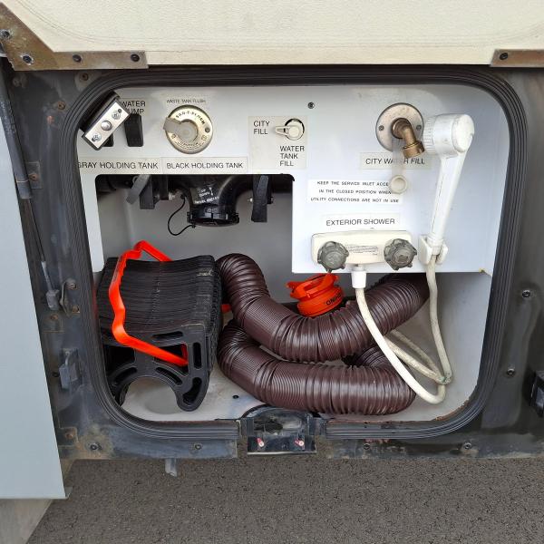 Winnebago Adventurer  2004 Winnebago Adventurer  2004