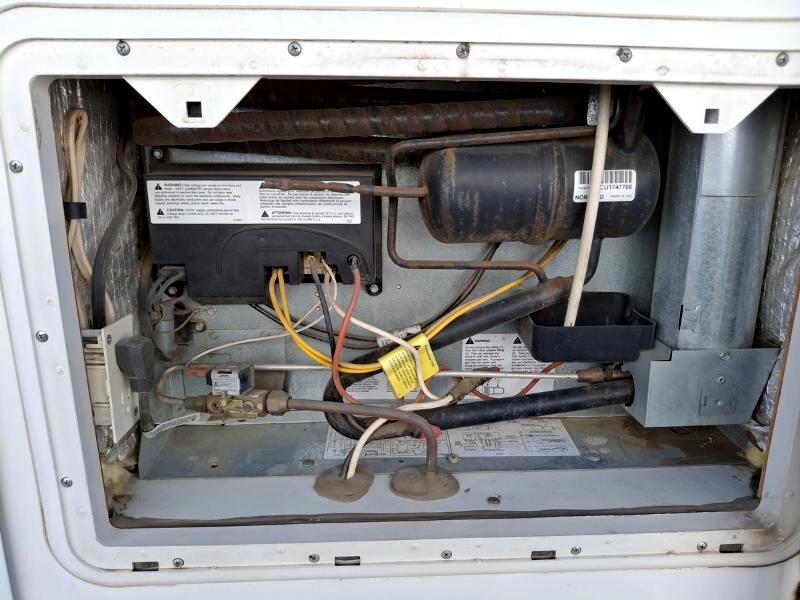 Lance Campers Lance (Long Bed)  2004