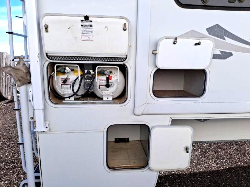 Lance Campers Lance (Long Bed)  2004