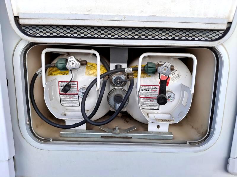 Lance Campers Lance (Long Bed)  2004