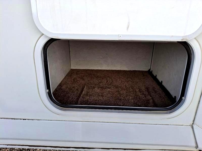 Lance Campers Lance (Long Bed)  2004