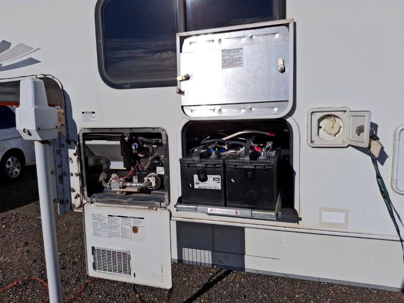 Lance Campers Lance (Long Bed)  2004