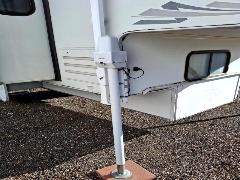 Lance Campers Lance (Long Bed)  2004