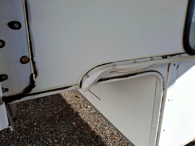 Lance Campers Lance (Long Bed)  2004