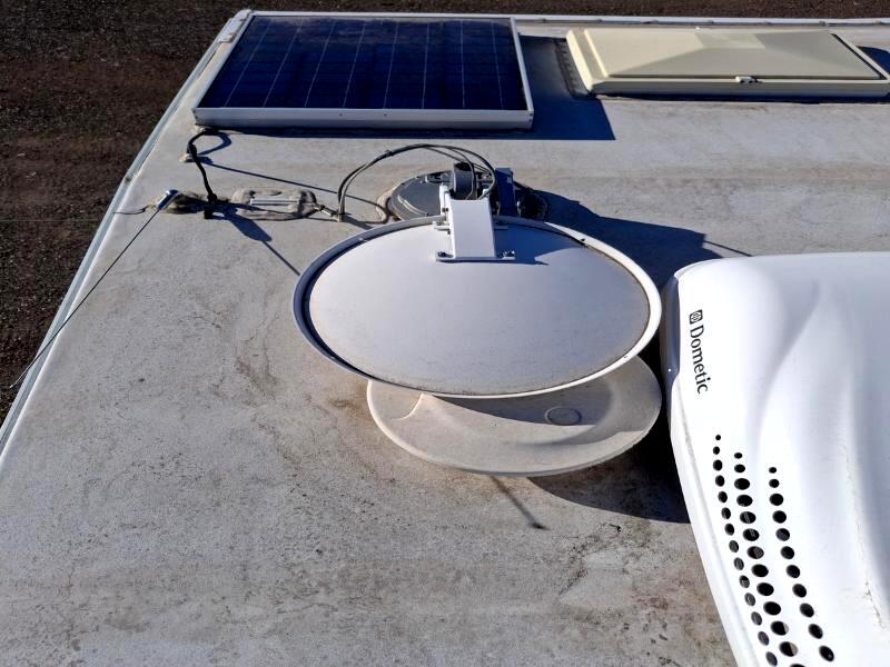 Lance Campers Lance (Long Bed)  2004