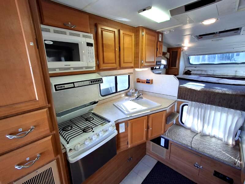 Lance Campers Lance (Long Bed)  2004