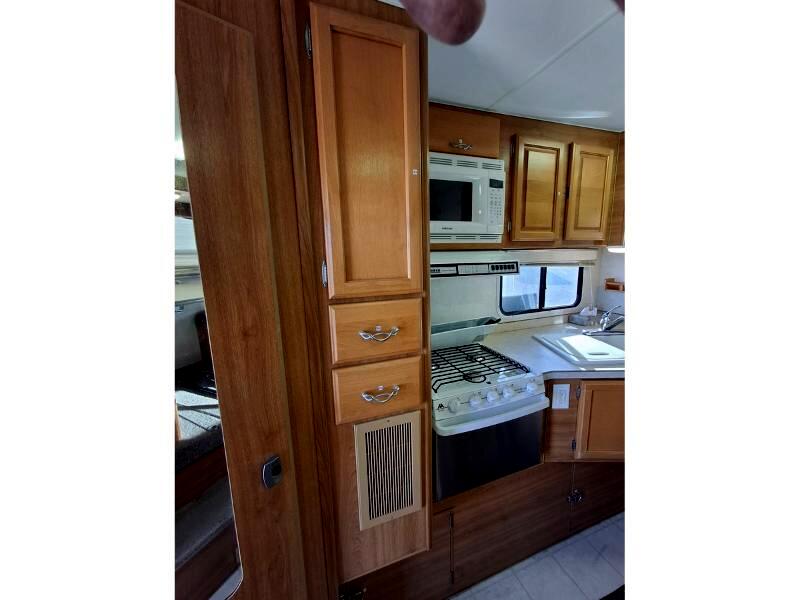 Lance Campers Lance (Long Bed)  2004